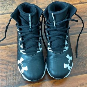Under Armour boys Cleats size 5